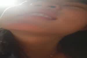 用乳头勾引闺密的男友  背景图片