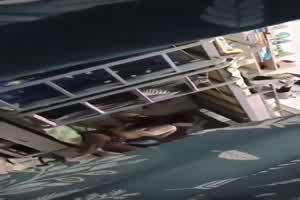 【出卖同学】妹子还不起高利贷被逼直播女室友换衣抵债  背景图片