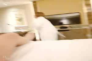 美不美看大腿，让他吃肉棒  背景图片