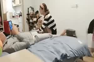 搭讪良家按摩女，紧致小脸蛋渔网黑丝诱人，加价操逼  背景图片