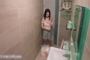 清纯反差留学生『魏乔安』休学女大生体验精油按摩_四手联弹游走抚摸美妙裸体 激情3P爆操  背景图片