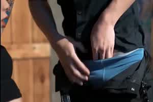 麻豆 艾秋 白虎黑社会老大捆绑拘束  背景图片