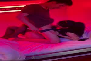 门事件 某职校韩J妮带酒店约炮猛男 被闺蜜在群内炫耀传阅流出  背景图片