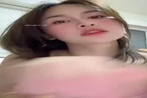 与淫荡女友私密啪啪片  背景图片