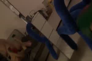 狂操骚货女友 狂插小穴疯狂尖叫  背景图片