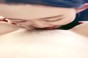 【绿帽淫妻】一个舔，一个操，幸福大哥玩双飞  背景图片