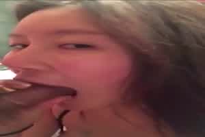 近景自拍，沉浸式舔吸鸡巴  背景图片