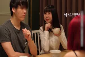 国产麻豆 吴梦梦 无套系列 横夺妹妹男友  背景图片