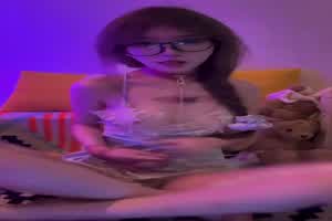 骚屄隔着看都香  背景图片