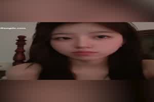 高颜值美女清纯外表下一颗淫荡的心  背景图片