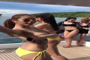 海上干B，土豪游艇群p，穷人眼里的女神  背景图片