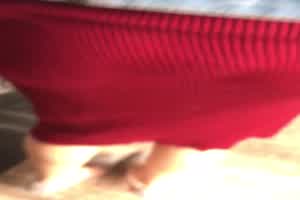 大神PUA网撩极度反差露脸骚女，线下约会居然是真空，毛茸茸的大鲍鱼太好看了，直接在快餐店卫生间搞一炮  背景图片