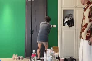 推荐！群P 极品骚母狗的进阶之路，轮番无套爆浆，逼都磨烂  背景图片