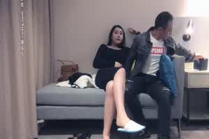 91 肌肉猛男代班探花，奋力抽插白皙巨乳妹  背景图片