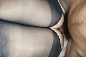 最喜欢的姿势草黑丝少妇，36F极品大奶  背景图片