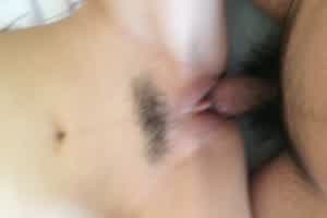 和阴毛很漂亮的老婆在家自拍一段  背景图片