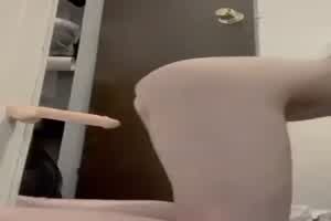 舞蹈老师羽墨小阿姨性爱流出  背景图片