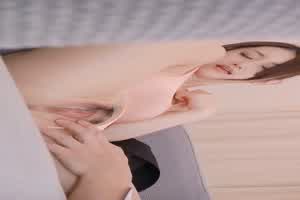 瑜伽小姐姐丝袜破洞  背景图片