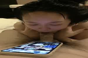 大奶学姊~床上很行喔!  背景图片