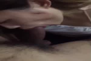 【偷情泄密】刚结婚的少妻趁老公出差偷情，还说给她老公戴绿帽感觉非常刺激  背景图片