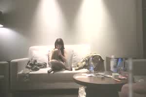 91沉先生探花约了个长裙少妇啪啪，穿上连体网袜骑乘抬腿侧入搞了两炮  背景图片