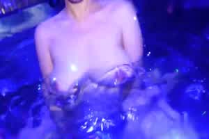 麻豆传媒旗下女优「苏畅」OF大尺度生活私拍 在泰国龙宫的浴池里疯狂做爱  背景图片