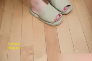 无码日本平胸美少女  背景图片