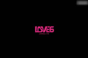 皇家华人 宋雨川 亲密脚踏船游湖 蜜臀白虎无法抗拒  背景图片