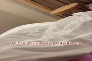 【这是被操爽过头了吗？】第七弹，好卑微的母狗，射完吐槽男友：我连说话都不敢大声，就是怕被你打  背景图片