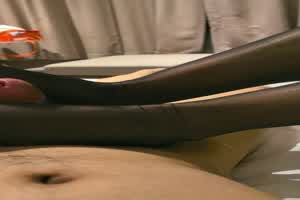 【B级别泄密】让你有穿好利来制服操完在足交流出  背景图片