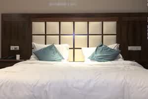 98年顶级高颜值女神，人称小佟丽娅被抱起来操  背景图片