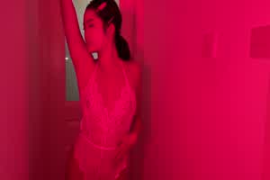 北京嫩模瑶瑶用玩具自慰到喷水，骚到让洋男友提屌救火～  背景图片