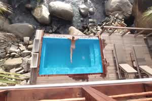 度假天堂泳池水下性爱射在屁股上  背景图片