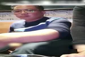 大叔太赚了 一次性操了母女俩个  背景图片