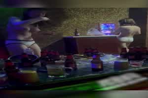 广东KTV淫趴！极品性感小母狗主动求操富二代被指奸扣弄高潮迭起喷水！  背景图片