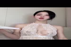 高颜值极品豪华双乳透视装玩弄假鸡巴  背景图片