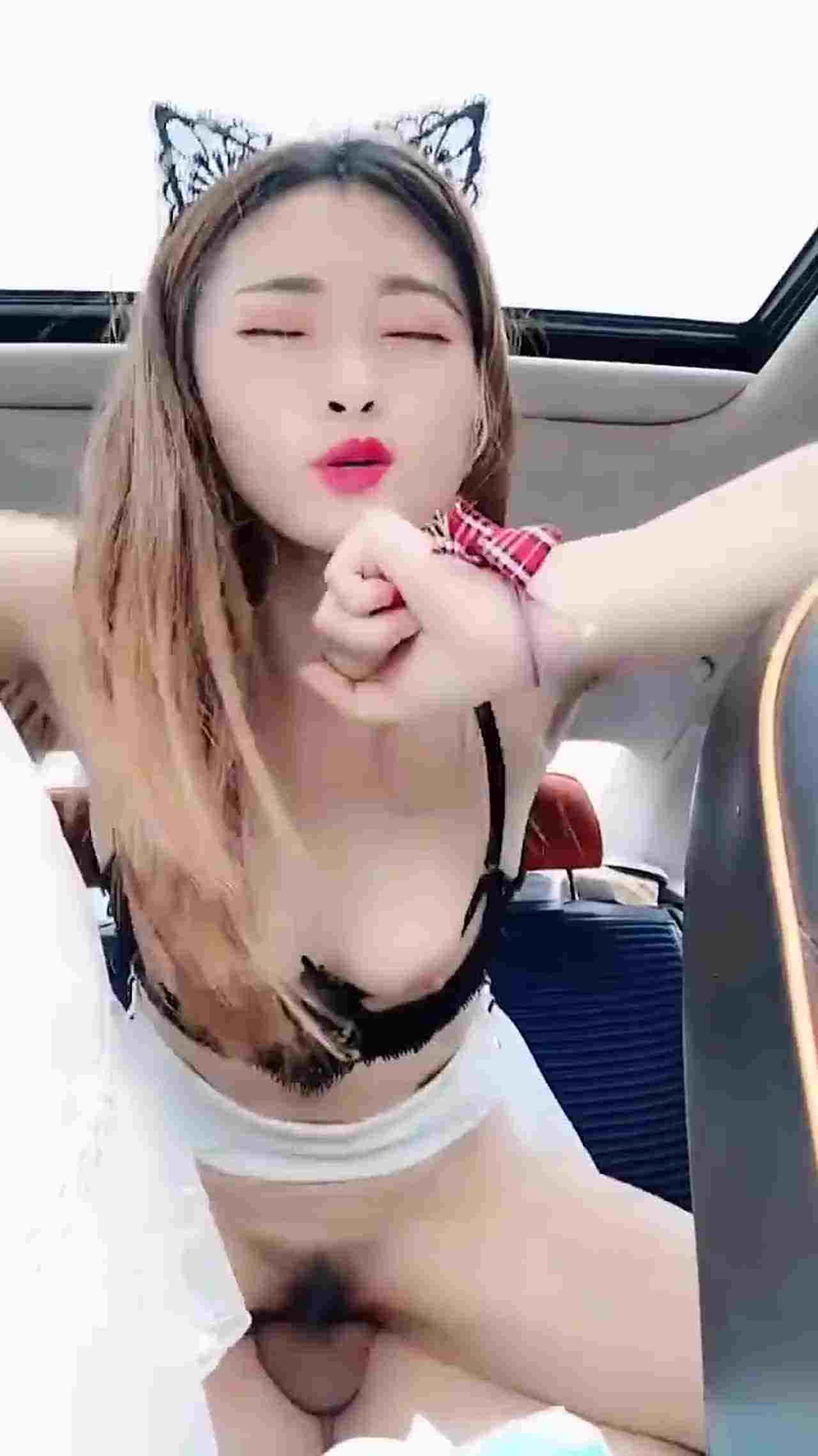  淫荡极品小少妇，户外勾搭，被司机车震被无套内射 的剧照10