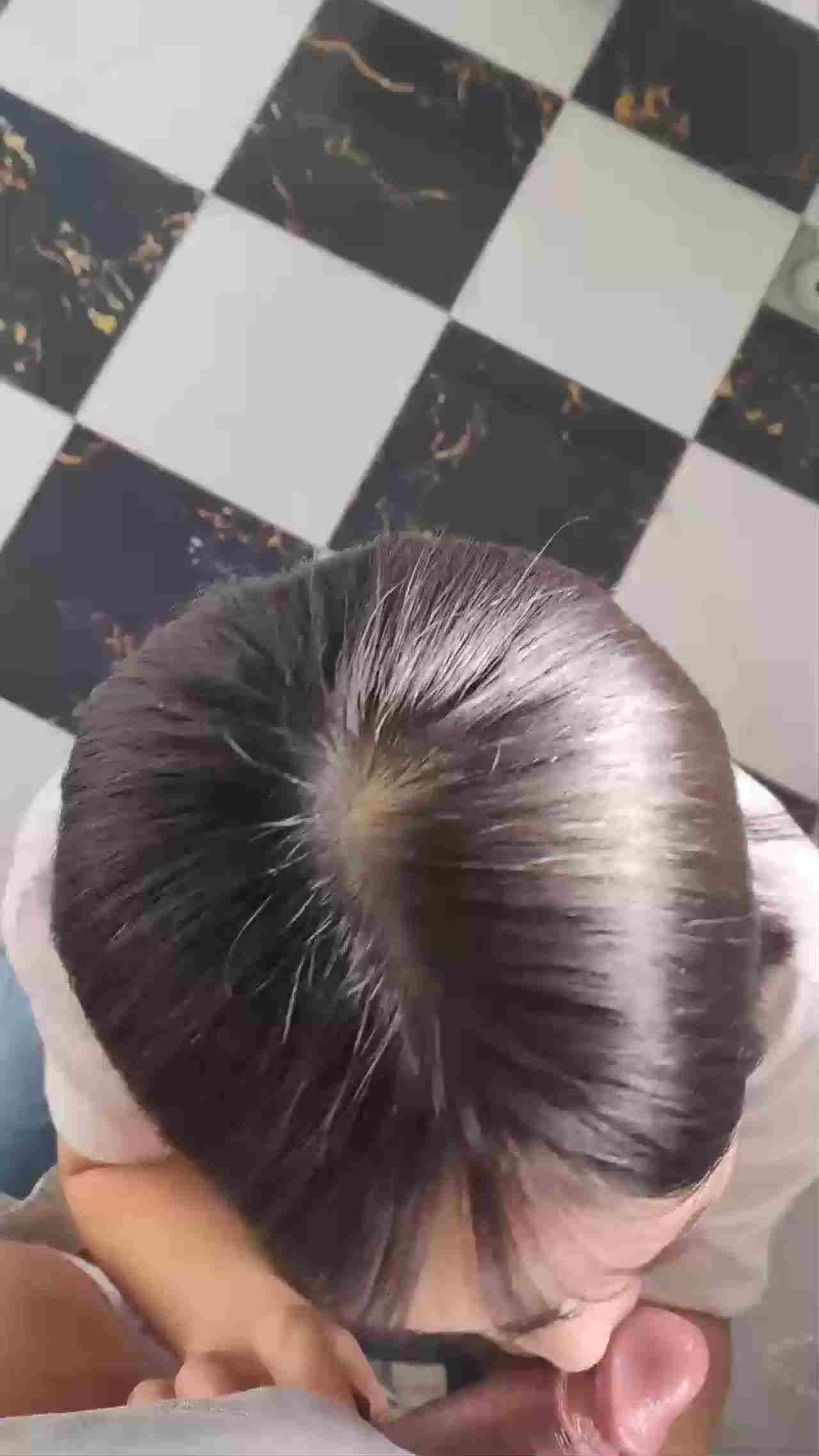  丽江古城艳遇一夜情，样子看着清纯，没想到吹箫这么厉害，小舌头转起来_了不起 的剧照6