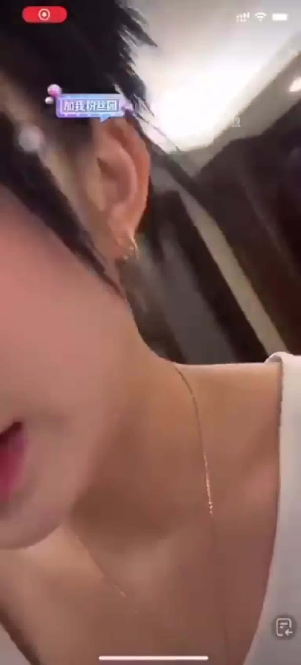  900万抖音可爱网红 认真看好 我只拨放一次 的剧照9