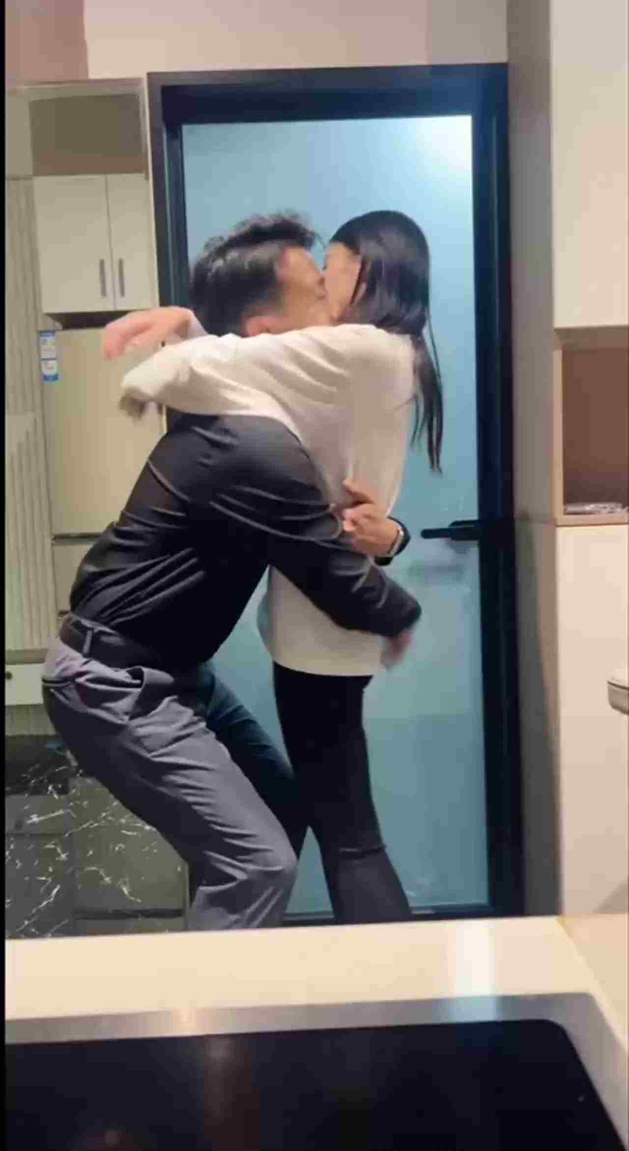  跟风前期特别火的开关灯 随抖音风潮搞了个 真刺激 的剧照1