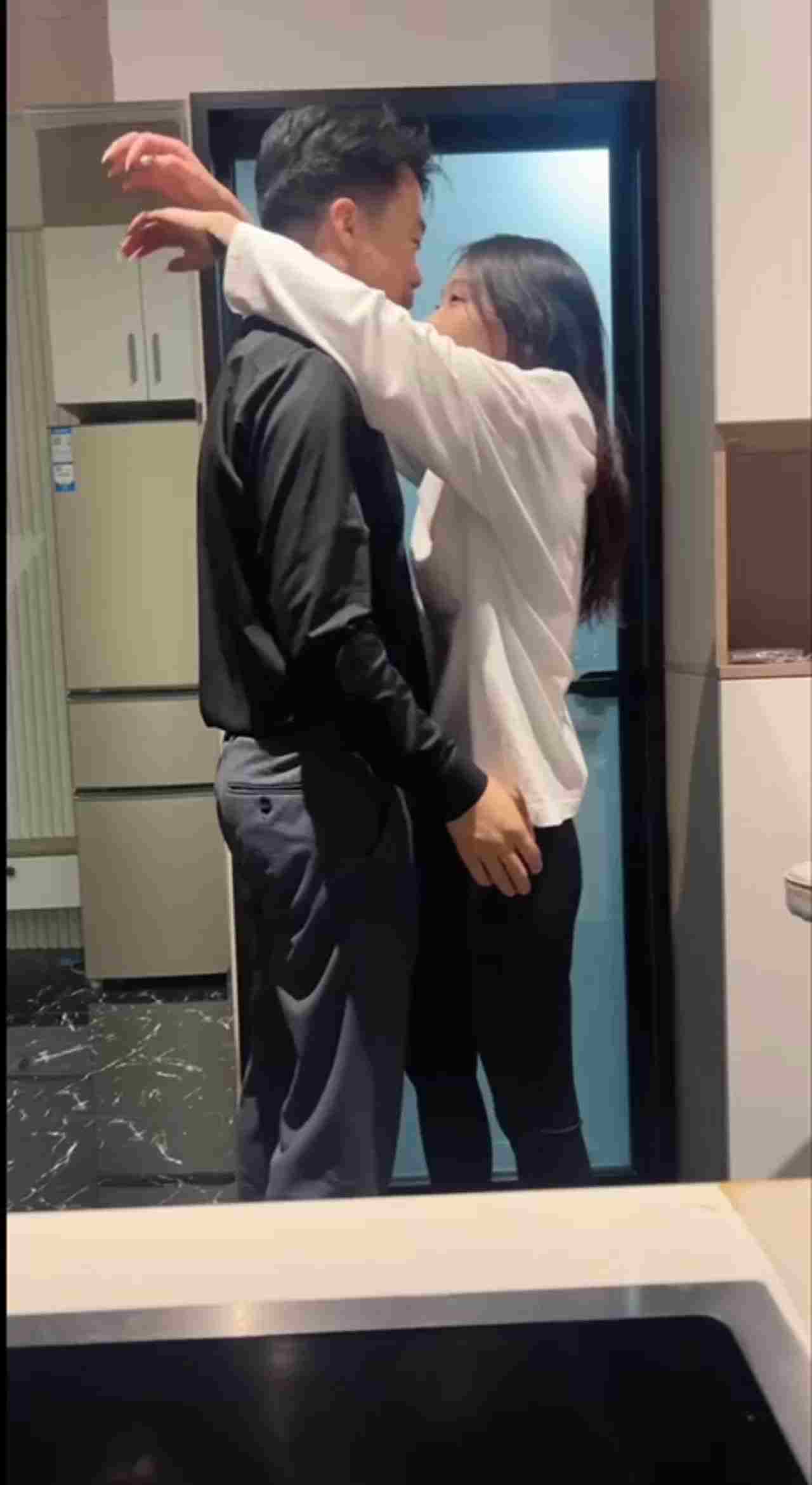  跟风前期特别火的开关灯 随抖音风潮搞了个 真刺激 的剧照6