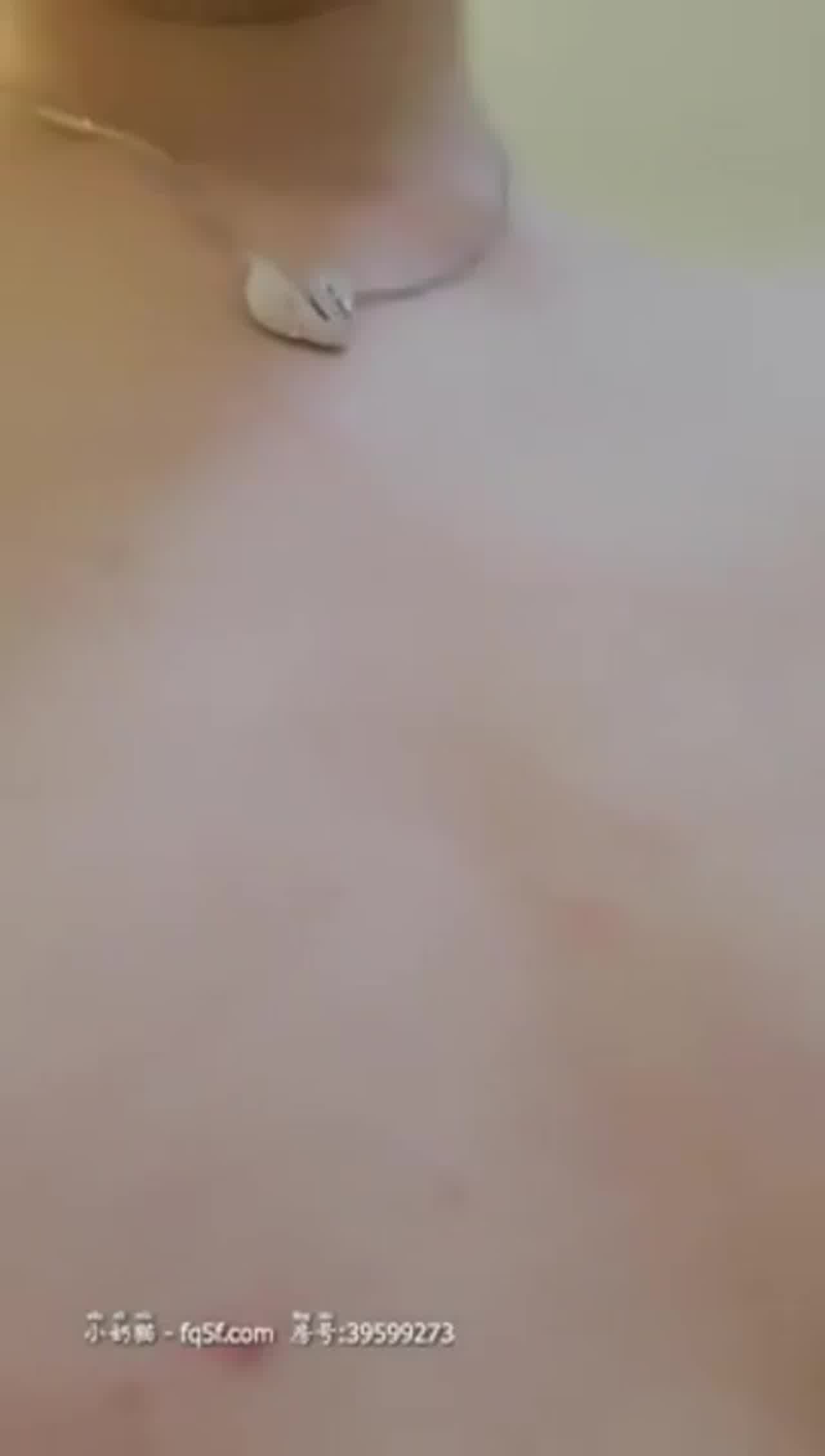  新鲜现榨豆浆给欲求不满正妹同事展现同事爱 的剧照7