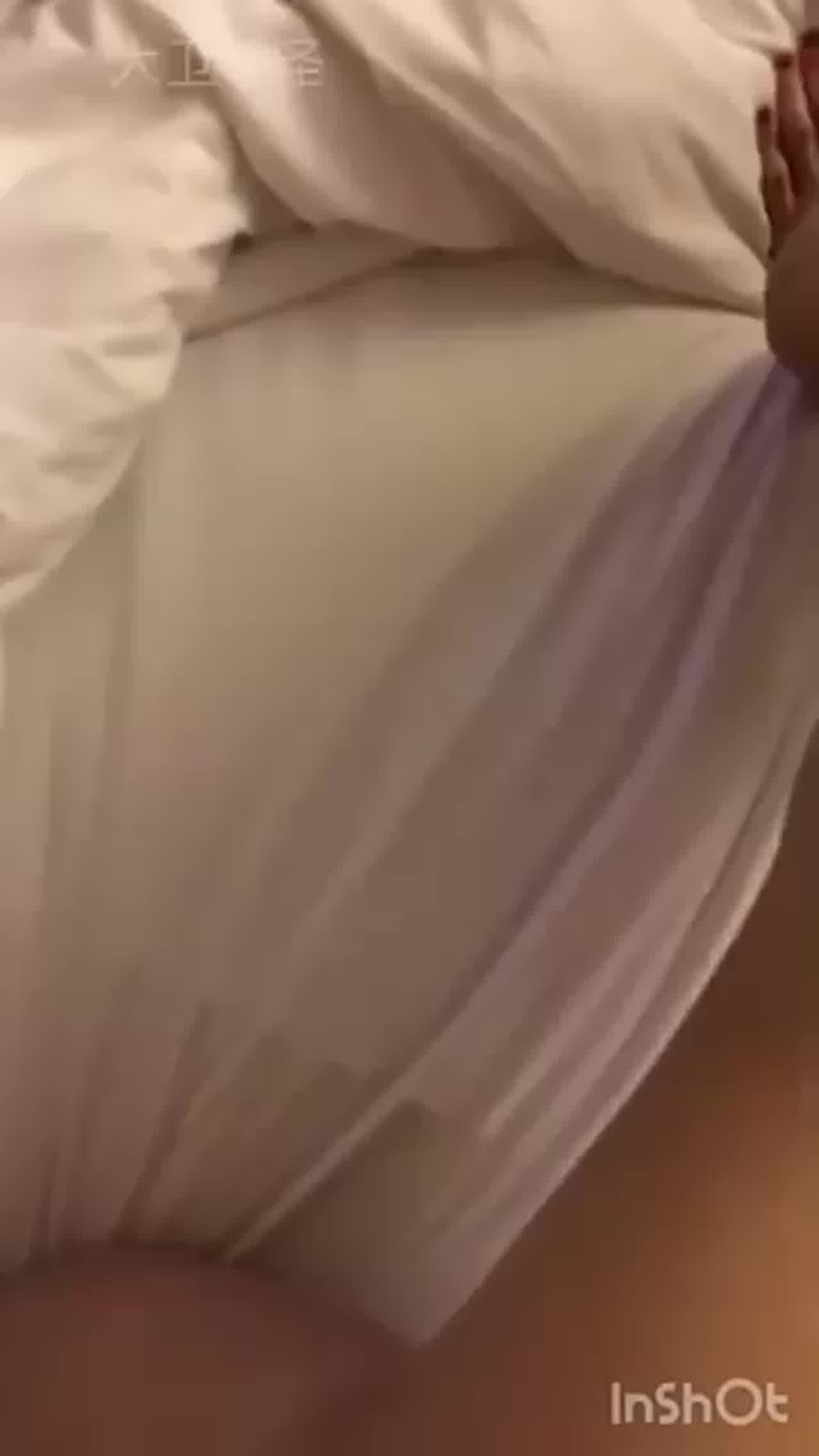  读书时候的校花，现在被我按在床上摩擦 的剧照3