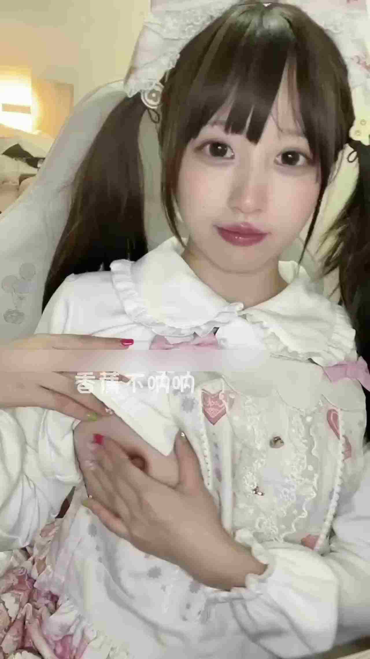  双马尾可爱洛丽塔女孩 的剧照3