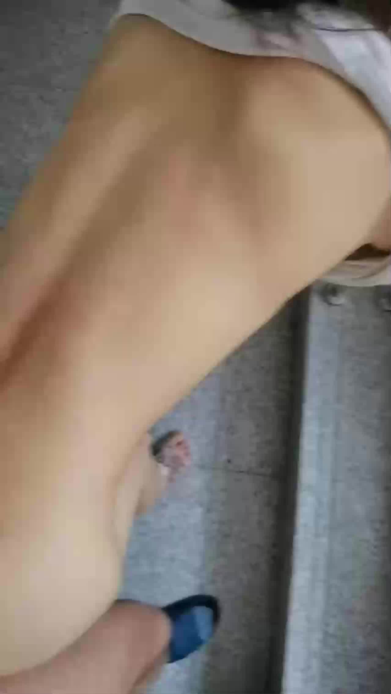  跟乖女儿楼道的一天，有人细细碎碎说话，好害怕被发现！男：舒服吗，舒不舒服。女：啊啊啊啊啊嗯舒服。 的剧照5