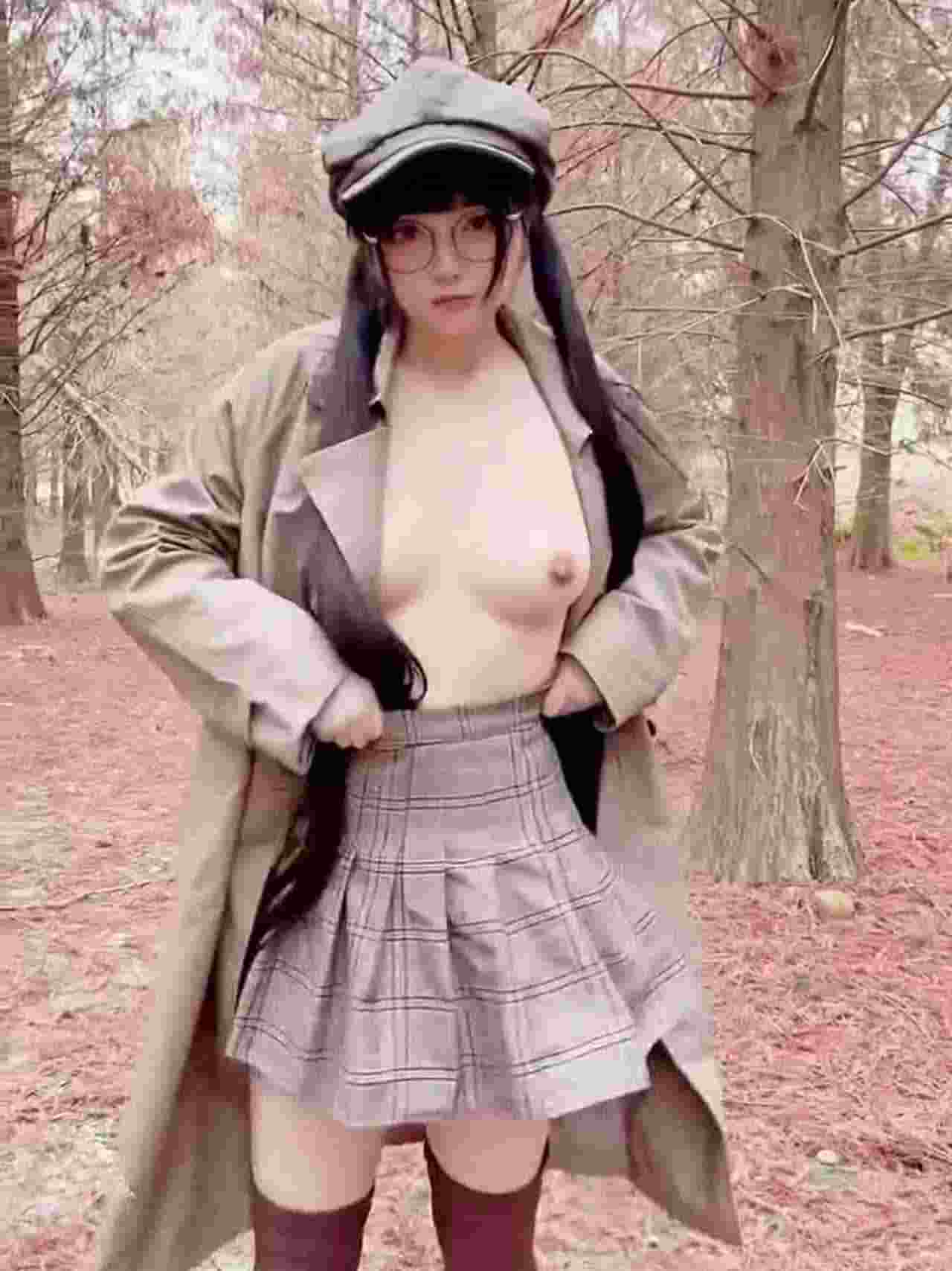  男友视角 网红小姐姐露两例落羽杉 的剧照3