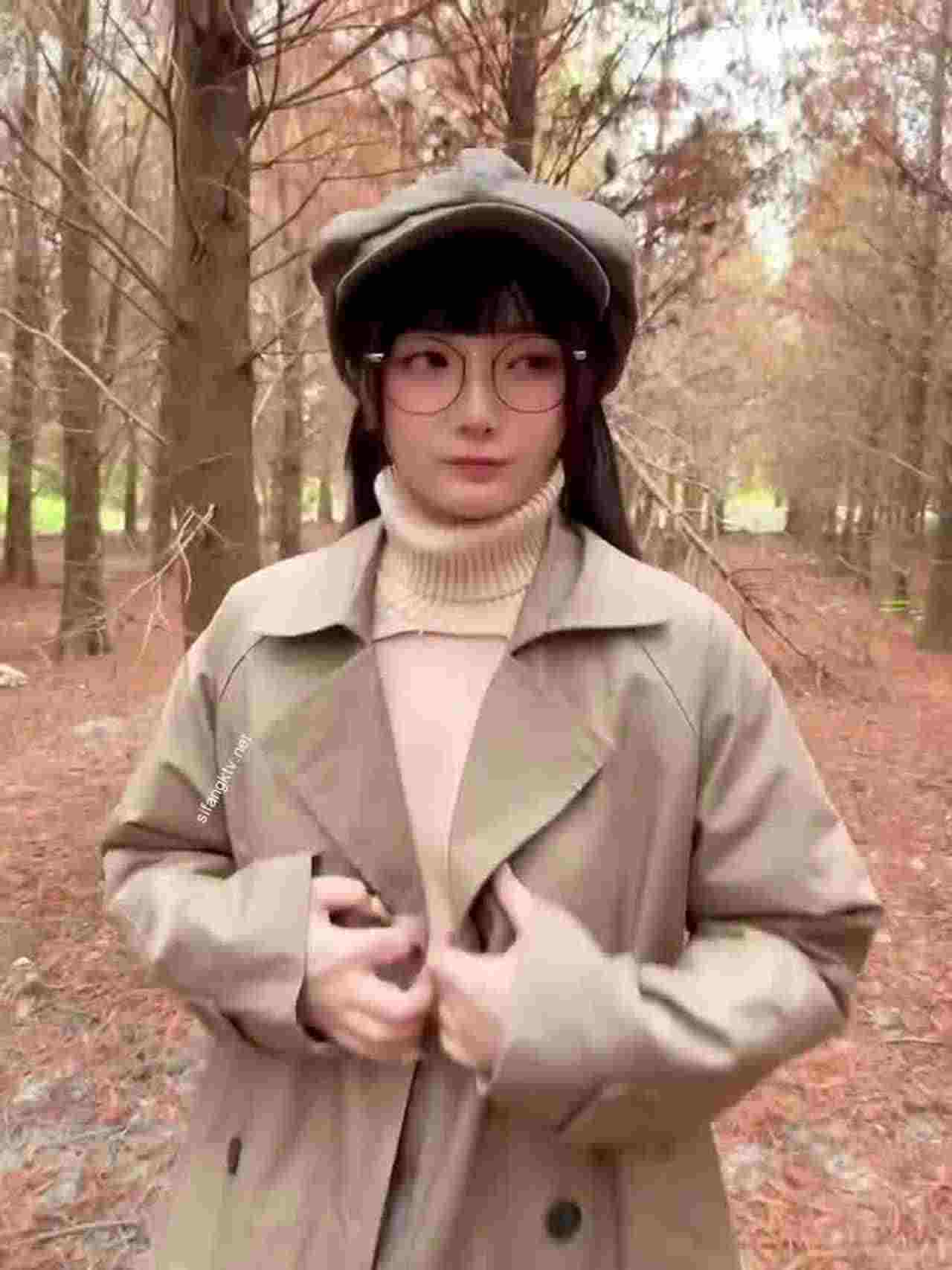  男友视角 网红小姐姐露两例落羽杉 的剧照8