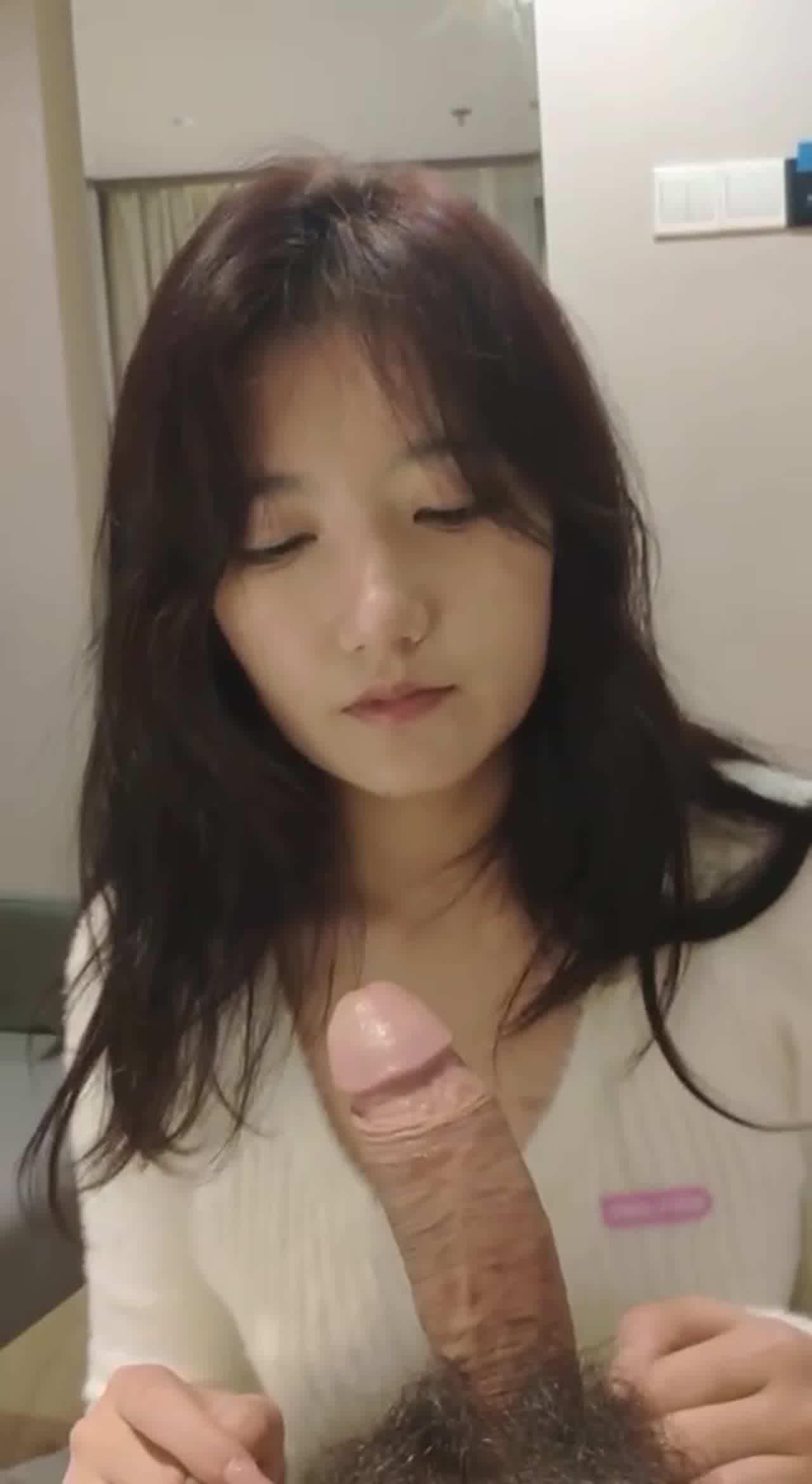  反差女友吃鸡巴的样子好可爱阿 的剧照7