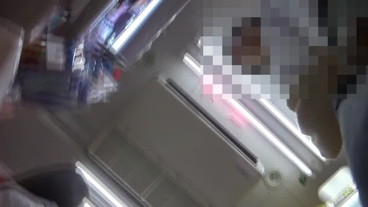  商场偷拍JK短裙 的剧照2