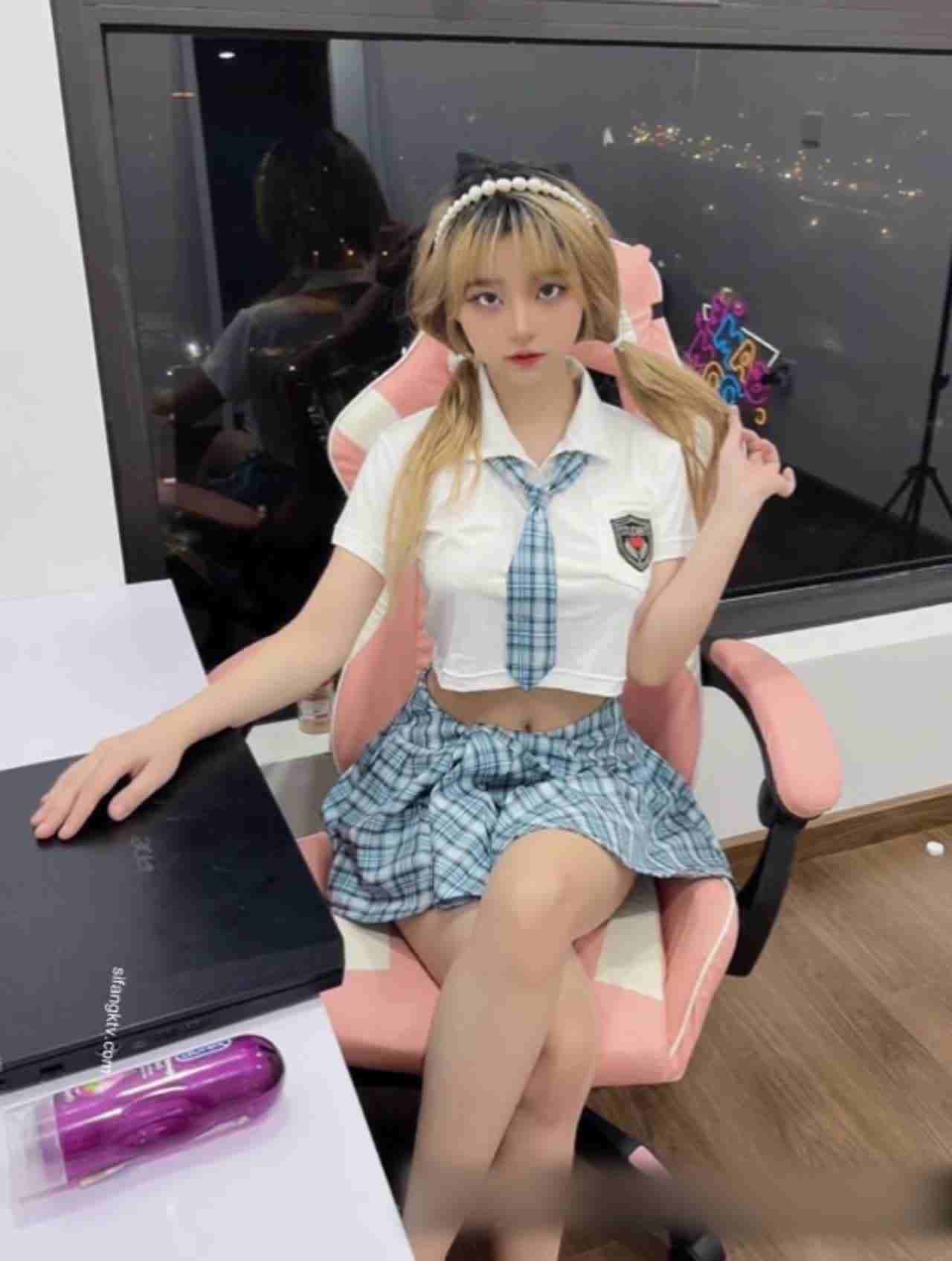  linh 福利甄选小姐姐反差清纯校园仙女范脱了就变了样 的剧照6